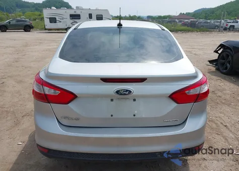 2014 Ford Focus S z USA, uszkodzony, nr VIN 1FADP3E27EL443539